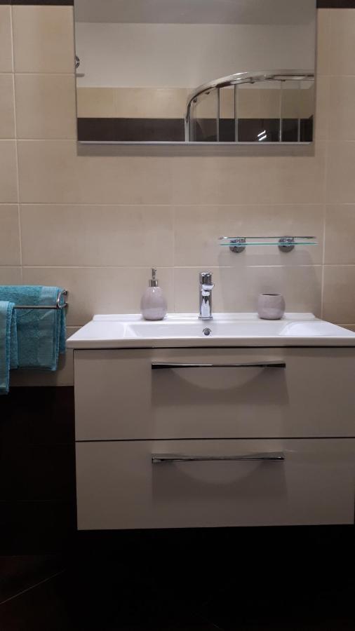 Agata Apartments Novalja Bagian luar foto