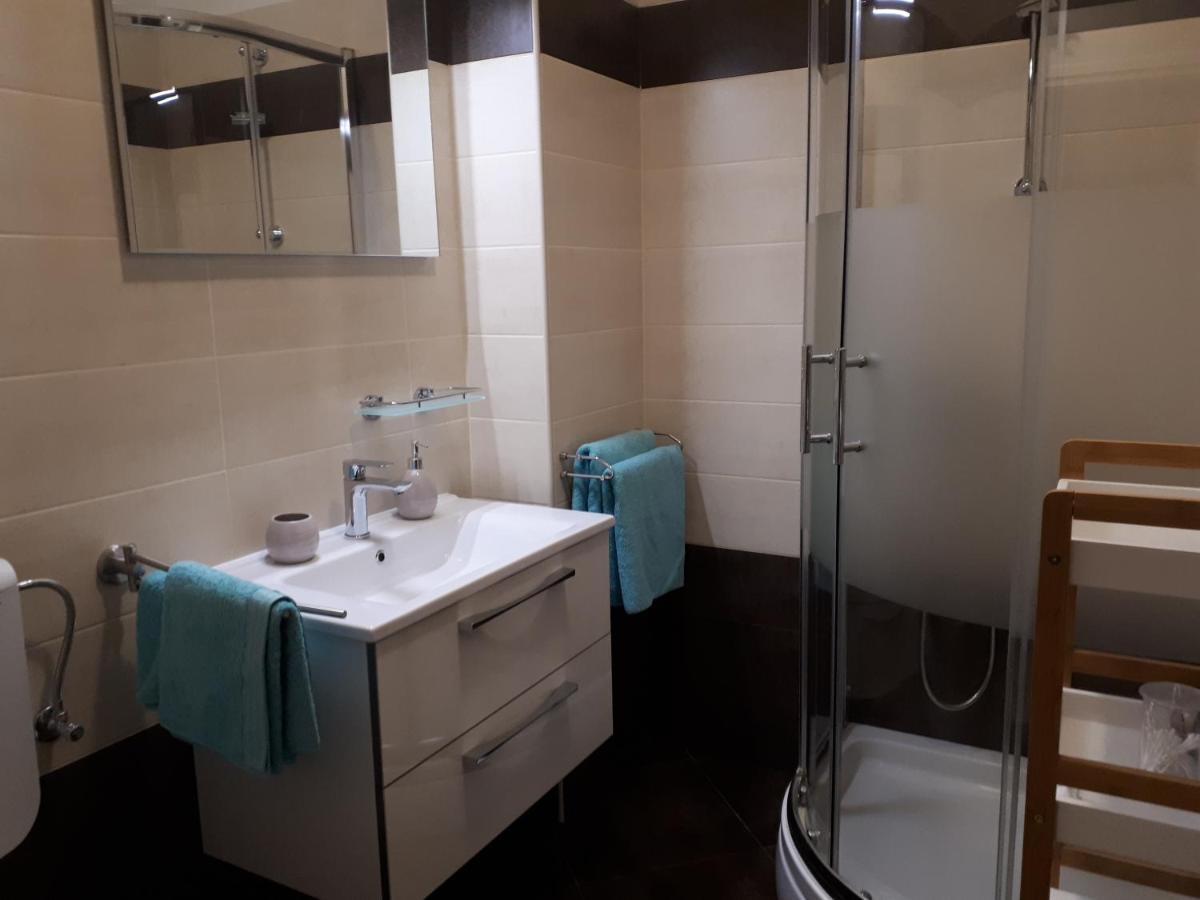 Agata Apartments Novalja Bagian luar foto
