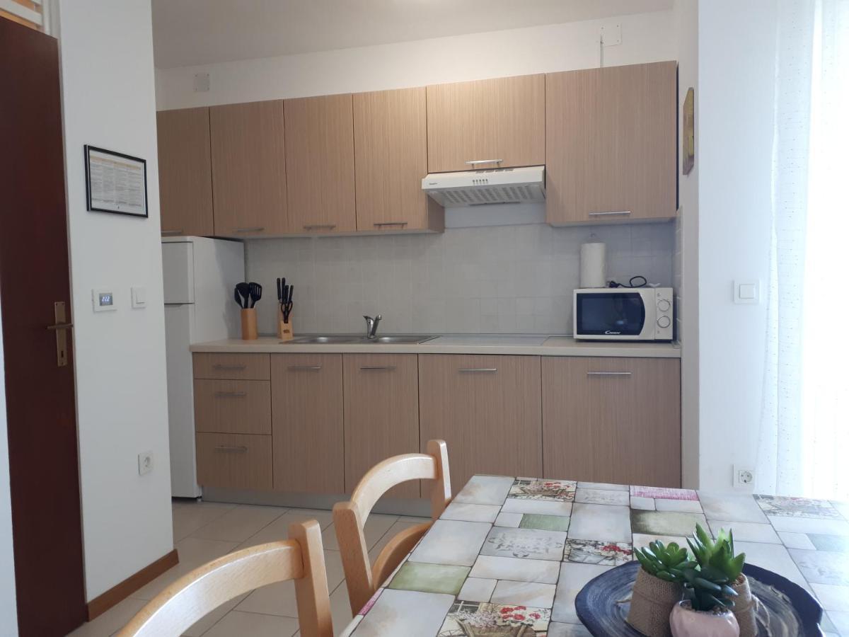 Agata Apartments Novalja Bagian luar foto