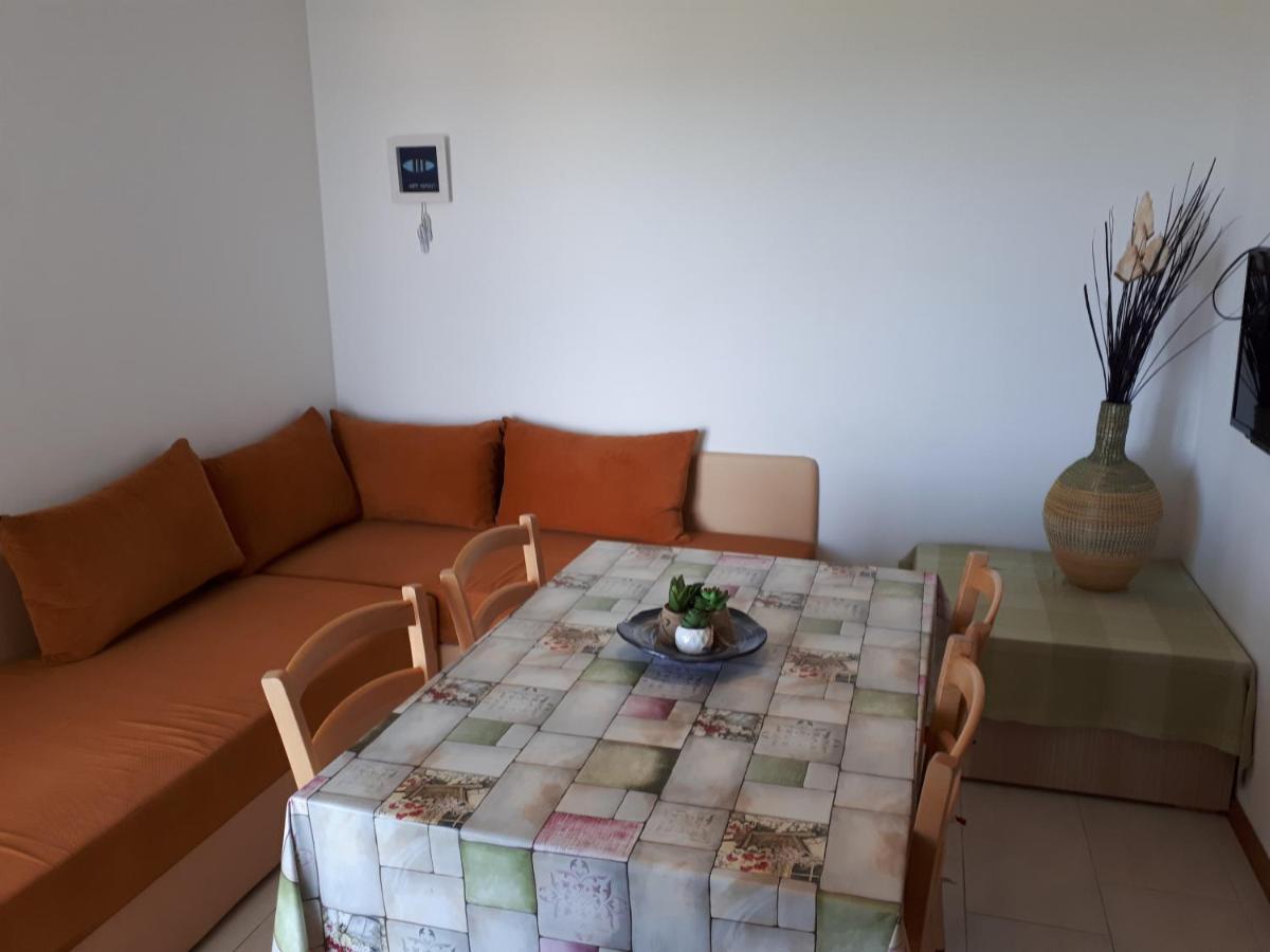 Agata Apartments Novalja Bagian luar foto