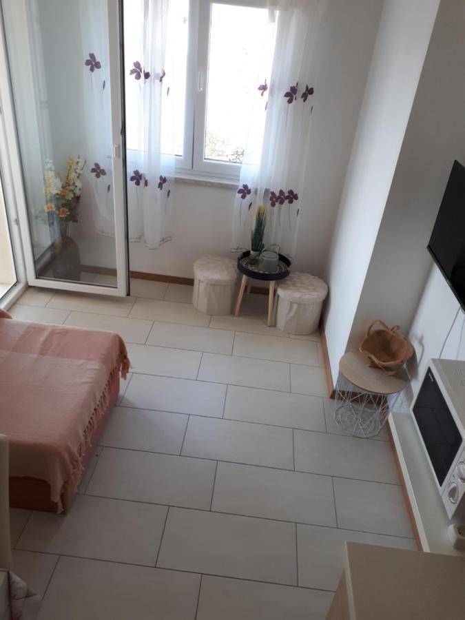 Agata Apartments Novalja Bagian luar foto