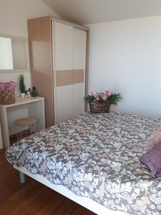 Agata Apartments Novalja Bagian luar foto