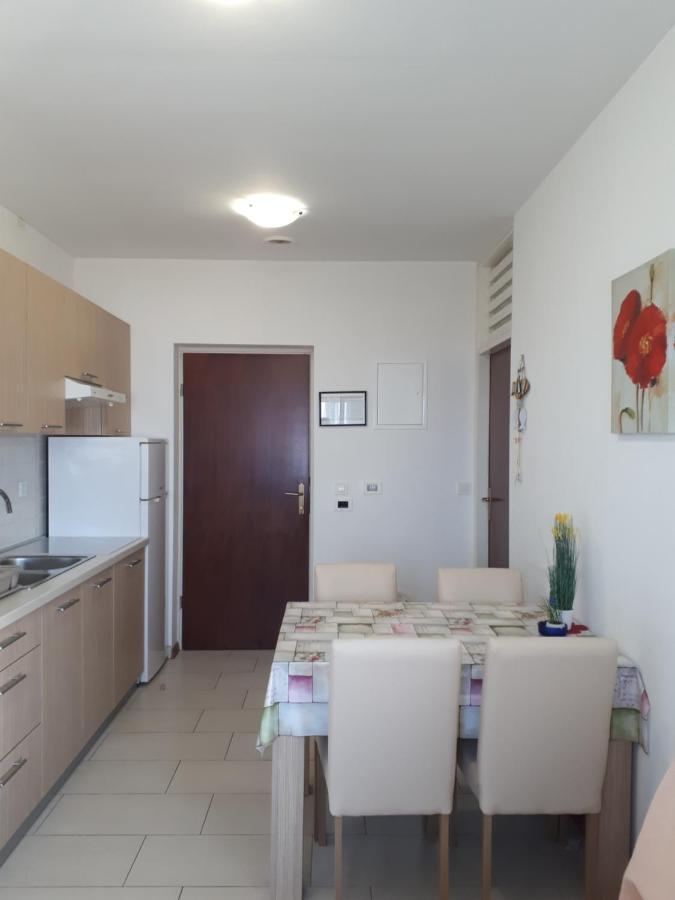Agata Apartments Novalja Bagian luar foto