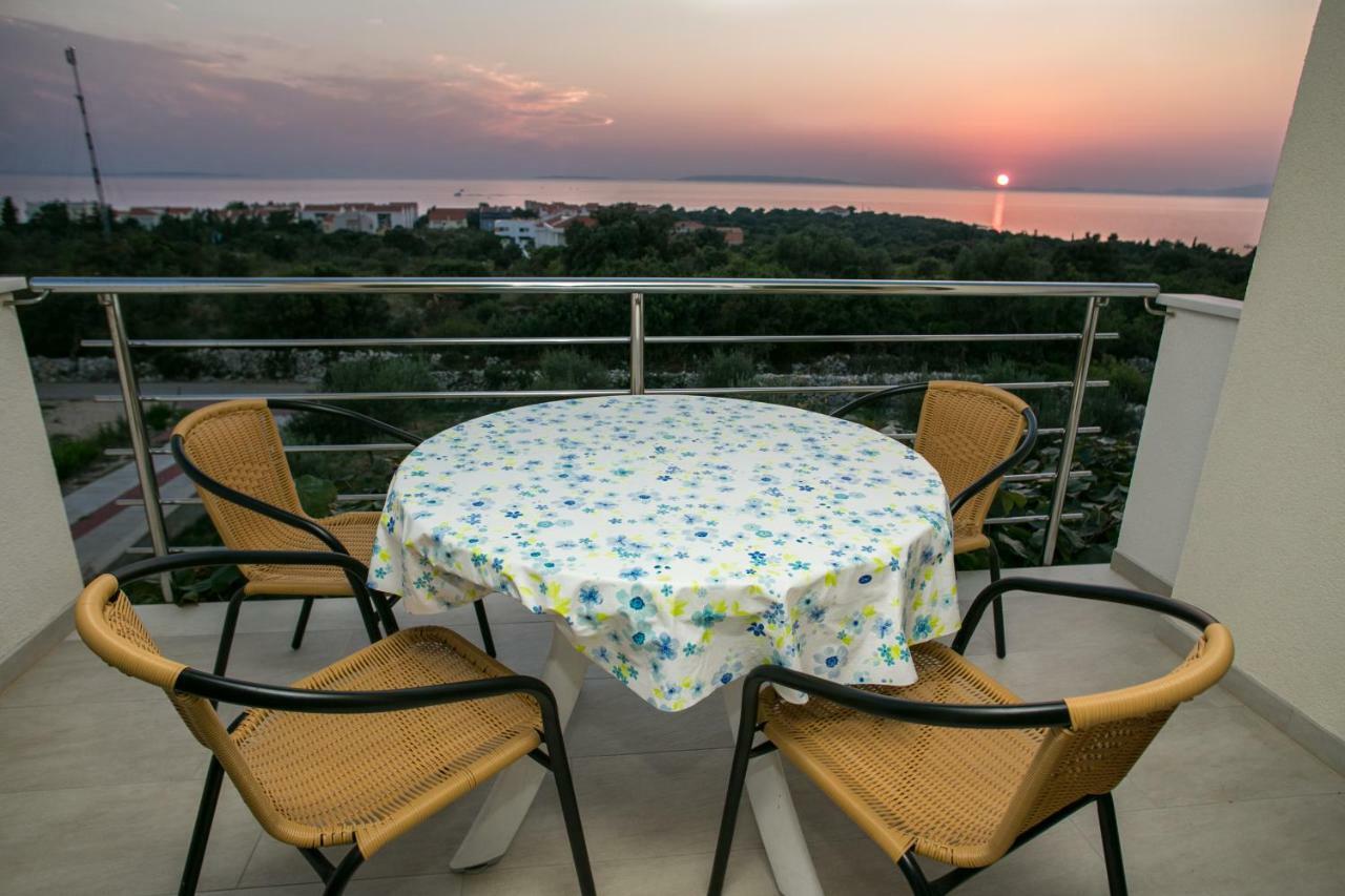 Agata Apartments Novalja Bagian luar foto