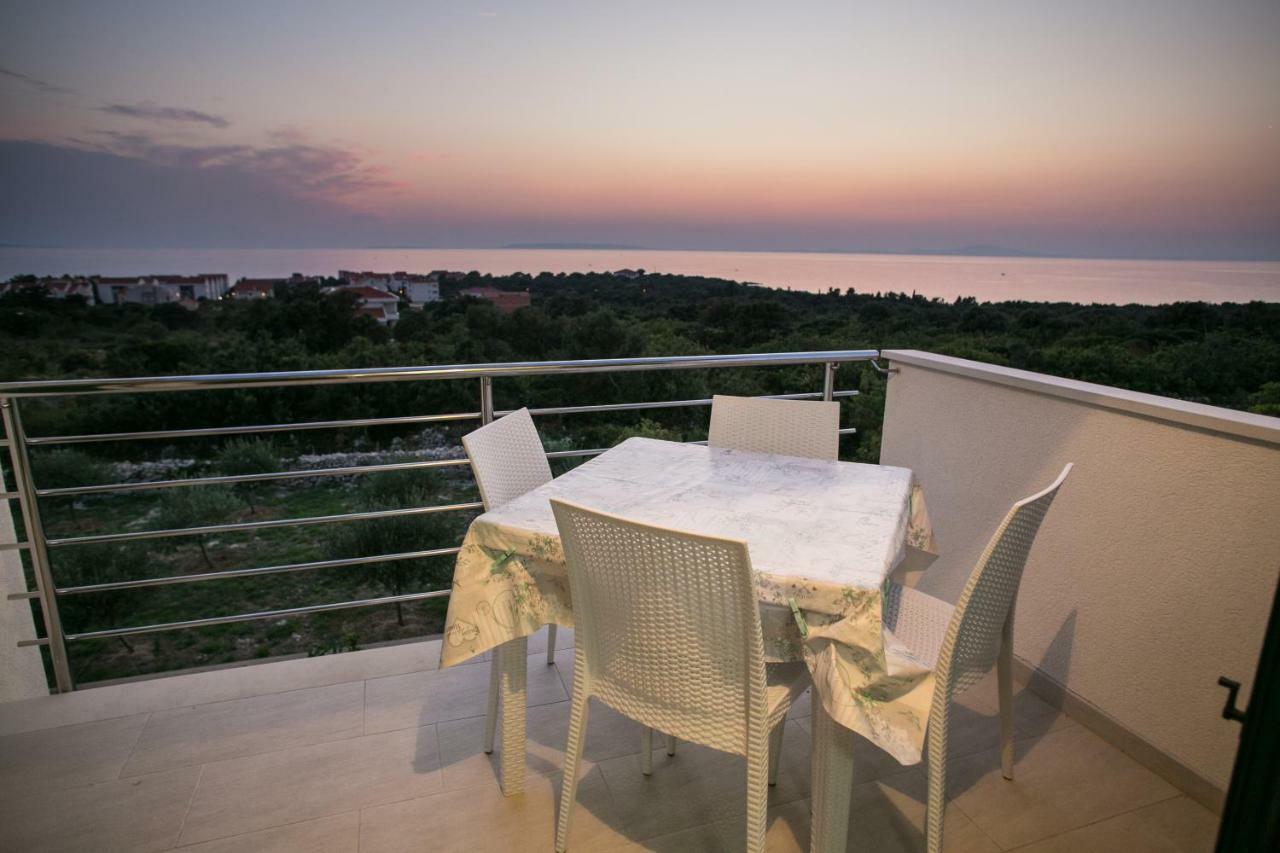 Agata Apartments Novalja Bagian luar foto