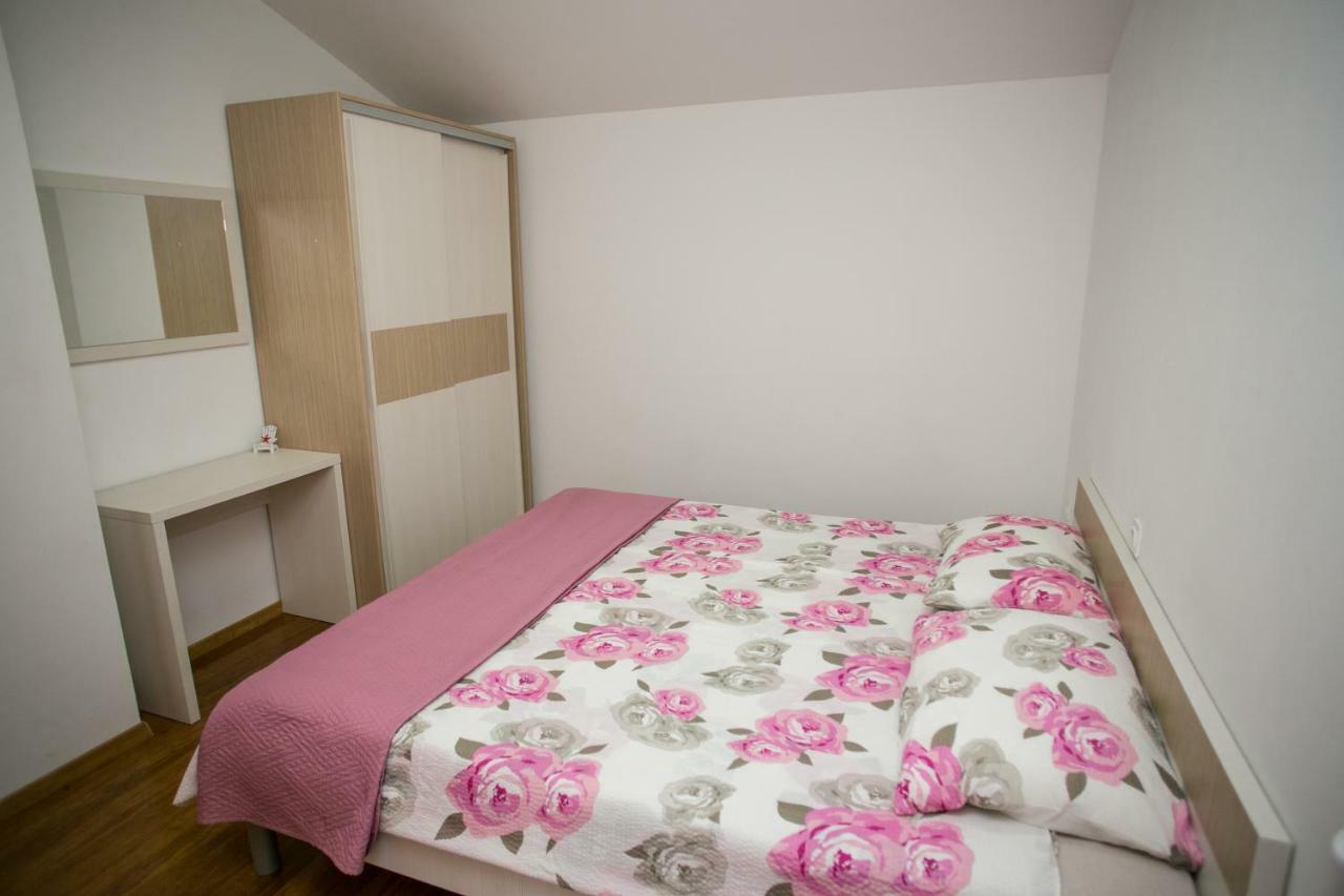 Agata Apartments Novalja Bagian luar foto