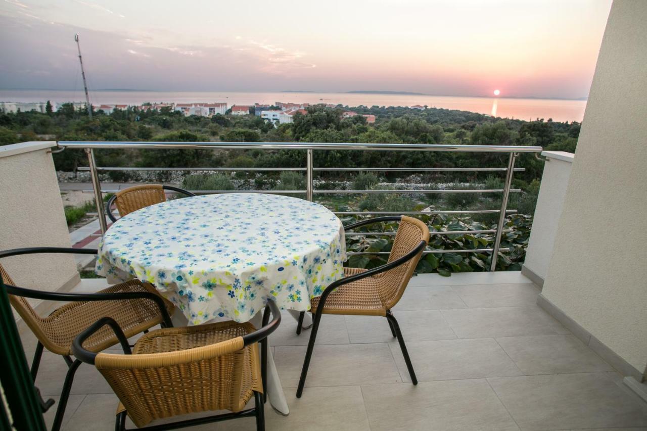 Agata Apartments Novalja Bagian luar foto