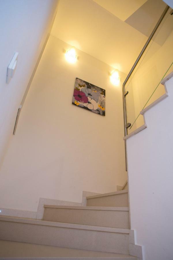 Agata Apartments Novalja Bagian luar foto