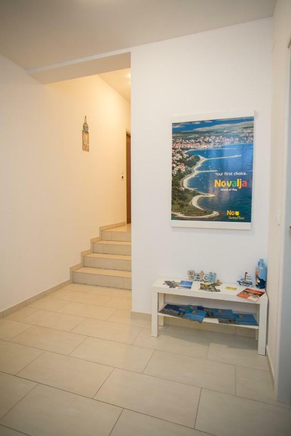 Agata Apartments Novalja Bagian luar foto