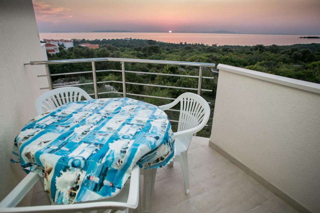 Agata Apartments Novalja Bagian luar foto