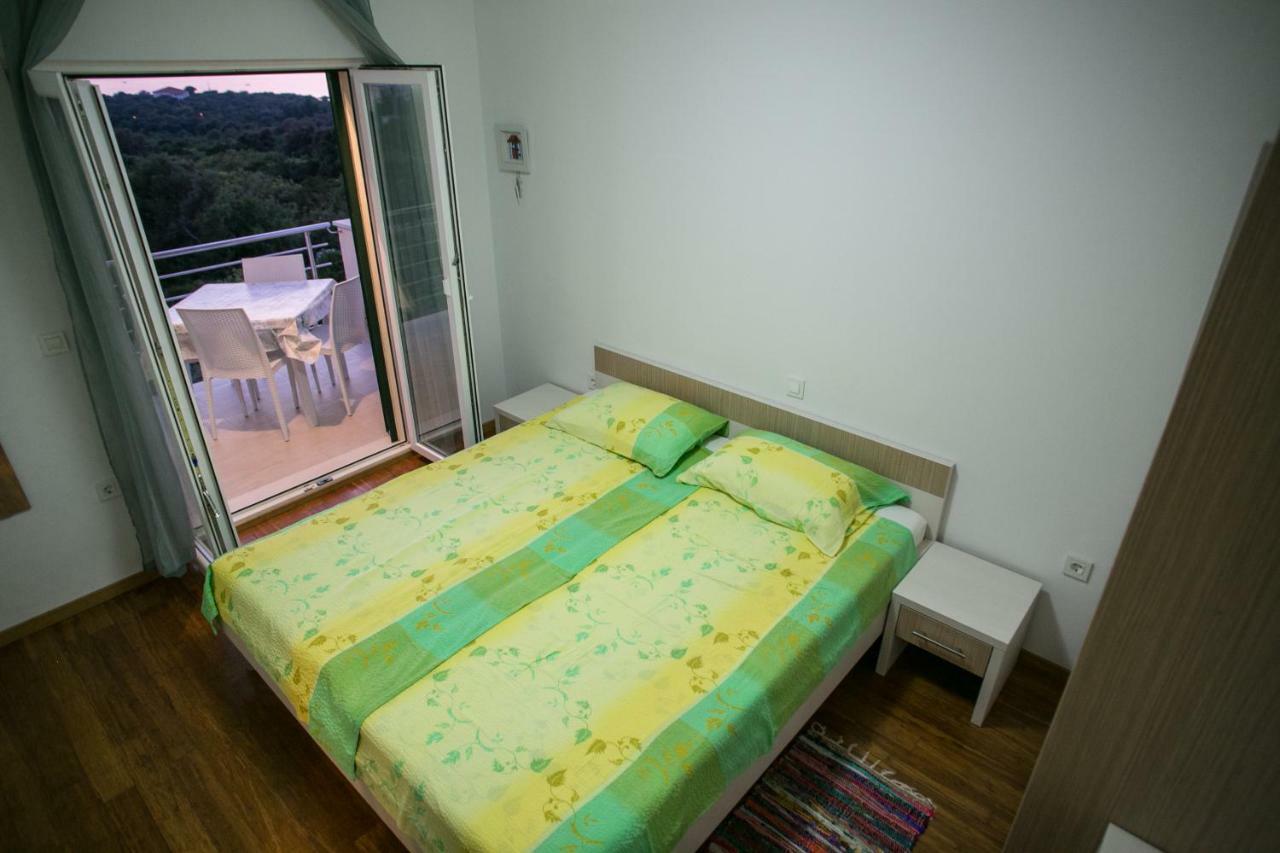 Agata Apartments Novalja Bagian luar foto