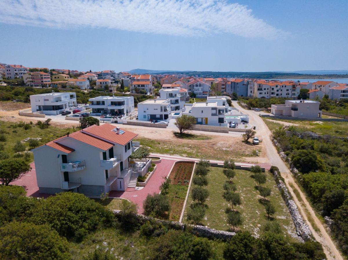 Agata Apartments Novalja Bagian luar foto