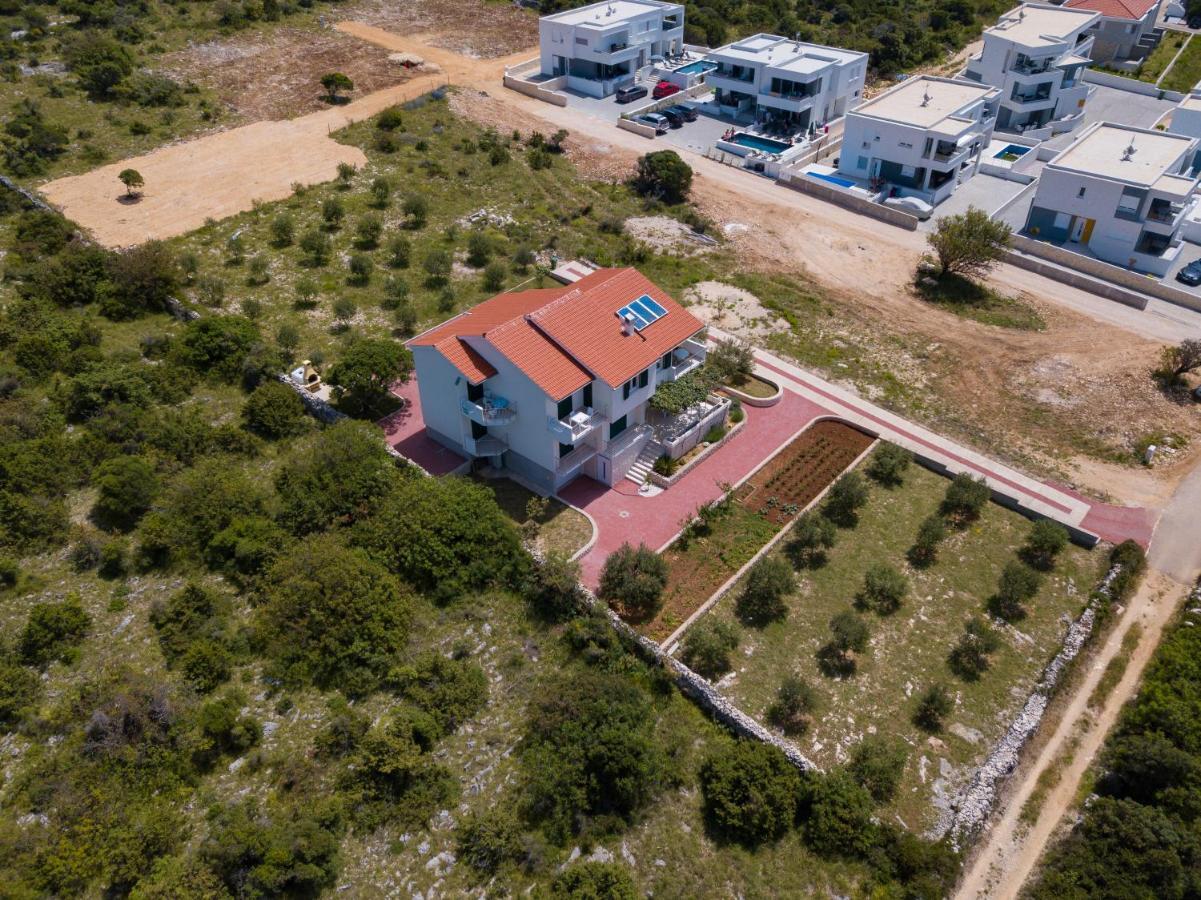 Agata Apartments Novalja Bagian luar foto