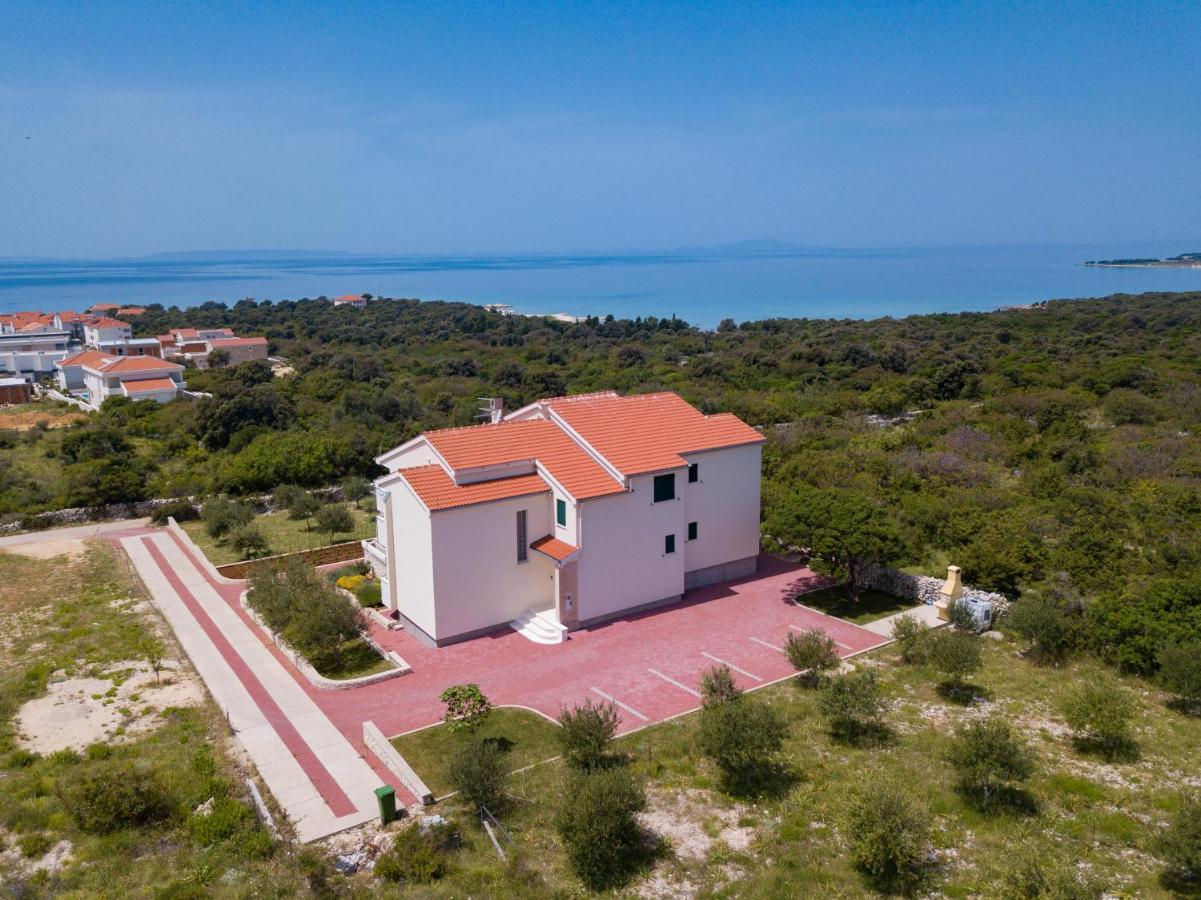 Agata Apartments Novalja Bagian luar foto